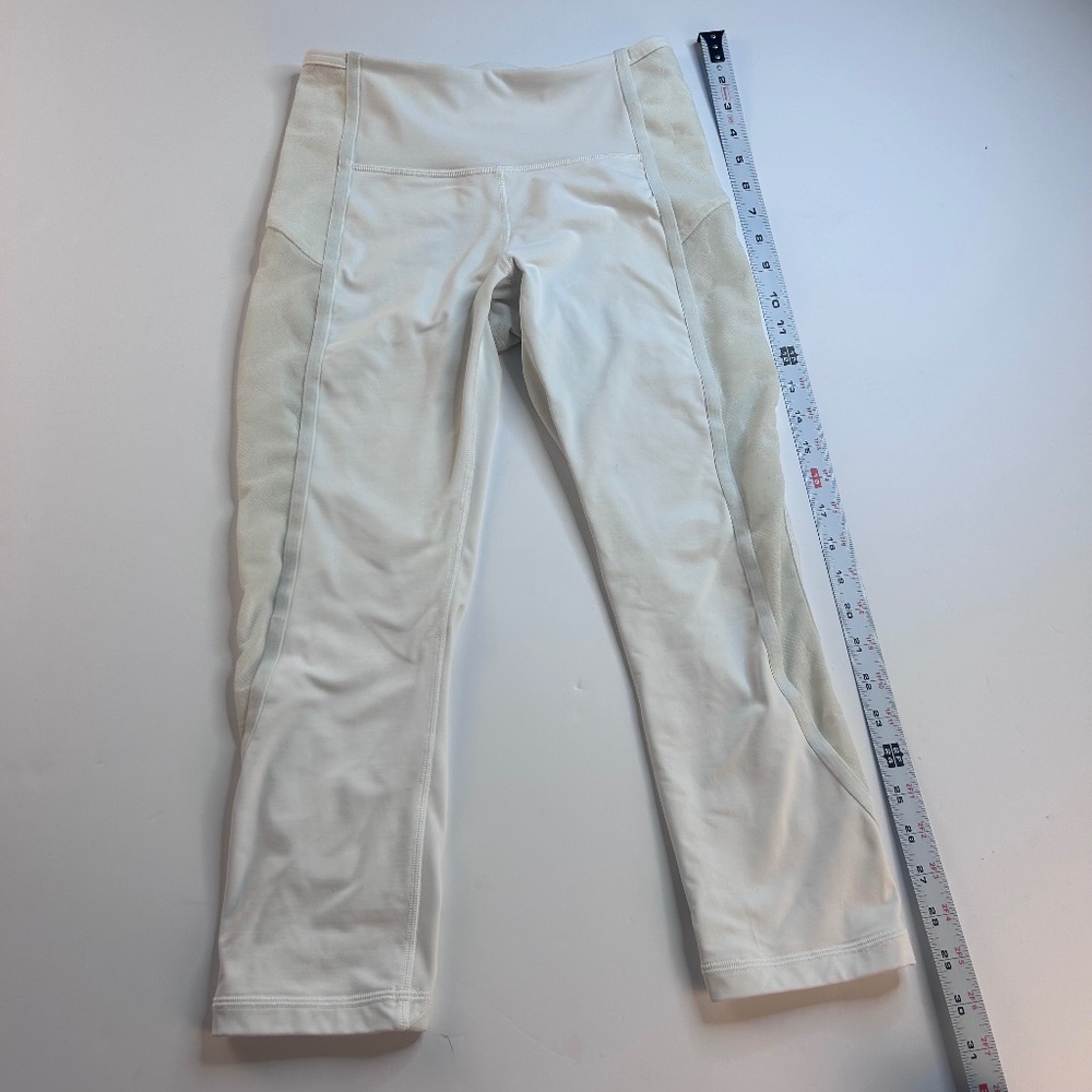Lululemon SIZE 6 Off-white leggings (3/4 length)